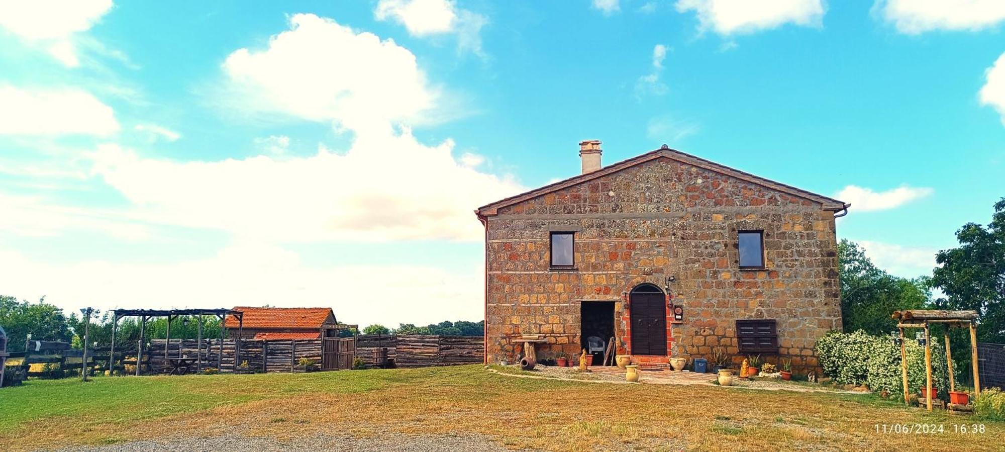 Casavacanze Pergolino del XVIII secolo immersa nel verde Acquapendente Esterno foto